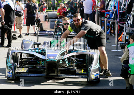 Montreal, Kanada 28. Juli 2017. Formel E racing Teams bekommen ihr Auto bereit für ein Shakedown durch Montreals städtischen Rennstrecke. Kredit: Mario Beauregard/Alamy Live-Nachrichten Stockfoto