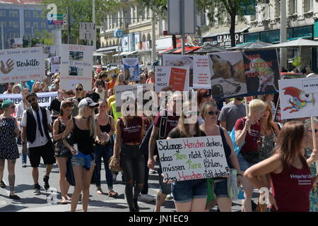 Wien, Österreich. 29. Juli 2017. Demonstration am "Tierschutz Innovation 2017 in Wien. Mehrere Tierschutzorganisationen demonstrieren gegen die neue Tierschutzgesetzgebung in Österreich. Bildnachweis: Franz Perc / Alamy Live News Stockfoto