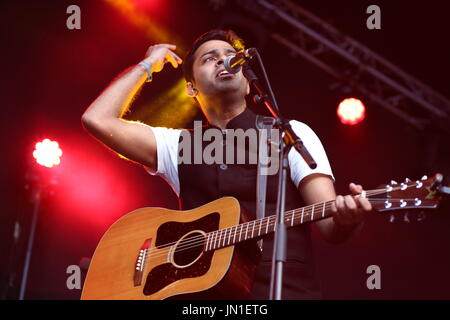 Cambridge, Großbritannien. 29. juli, 2017 London singer-songwriter alluri im Cambridge Folk Festival 2017 durchführen. Richard etteridge/alamy leben Nachrichten Stockfoto