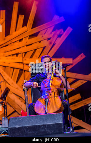 Vancouver, Kanada. 28. Juli 2017. Cellist Kevin Fox an der Trommel ist Calling Festival, Kanada 150 Ereignis, Larwill Park, Vancouver, British Columbia, Kanada. Bildnachweis: Michael Wheatley/Alamy Live-Nachrichten Stockfoto