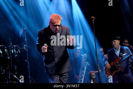 Lulworth, Dorset, UK. 29. Juli 2017. Camp Bestival Day 3 - Suggs mit britischen Ska-band Madness erklingt in Camp Bestival, Lulworth, 29. Juli 2017 Dorset, UK Credit: DFP Photographic/Alamy Live News Stockfoto