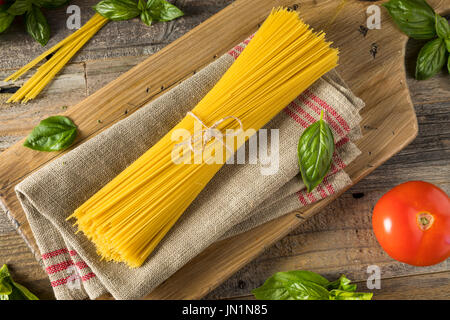 Trockenen organischen Engelshaar Spaghetti Pasta Ready to Cook Stockfoto