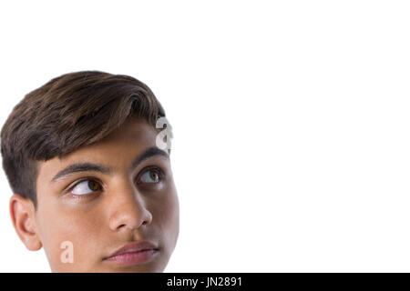 Nachdenklich Teenager wegschauen vor weißem Hintergrund Stockfoto