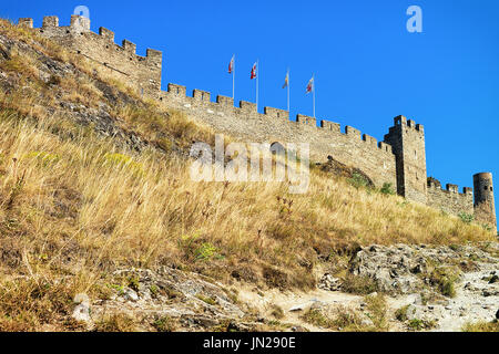 Tourbillon-Burg auf dem Hügel in Sion, Hauptstadt des Kantons Wallis in der Schweiz. Stockfoto