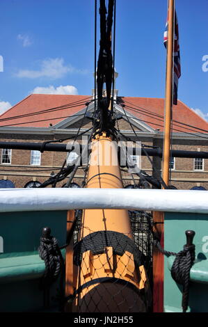 AJAXNETPHOTO. 19. JULI 2016. HARTLEPOOL, ENGLAND. -HISTORISCHES SCHIFF MUSEUM - DIE RESTAURIERTEN 19. JAHRHUNDERT FREGATTE HMS TRINCOMALEE (EX T.S.FOUDROYANT, EX-TRINCOMALEE.). BUGSPRIET. FOTO: TONY HOLLAND/AJAX REF: DTH161907 32299 Stockfoto