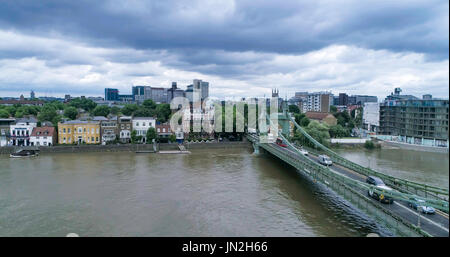 Luftaufnahme von Hammersmith Bridge und die Themse in West London Stockfoto