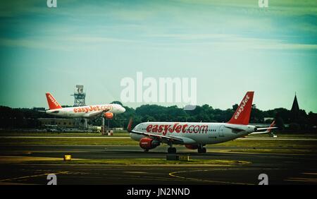 Easyjet Flugzeug am Flughafen London Gatwick Crawley West Sussex UK Stockfoto