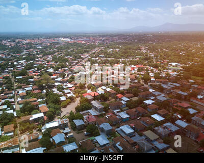 Häuser in Leon Land Nicaragua Drohne über Ansicht an sonnigen Tag Stockfoto