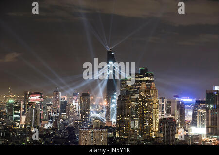 Luftaufnahme von Dach-Panorama-Bild der Stadt Bangkok, Nacht-Licht-Show über CBD-Bereich Stockfoto