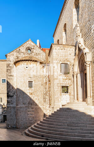 Kreisförmige Schritte des Dominikanerklosters in der Altstadt von Dubrovnik, Kroatien Stockfoto