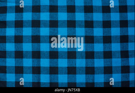 blauen aufgegebenen Stoff Tischdecke. blau-schwarze Tuch in einem Käfig im Hintergrund Stockfoto