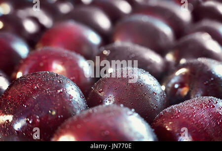 große helle Beeren Closeup auf Hintergrund mit Wassertropfen Stockfoto