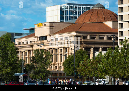 Sir Samuel Weise Gebäude befindet sich an der Ecke der Victoria Square und Gouger Street, Adelaide, South Australia entfernt. Stockfoto