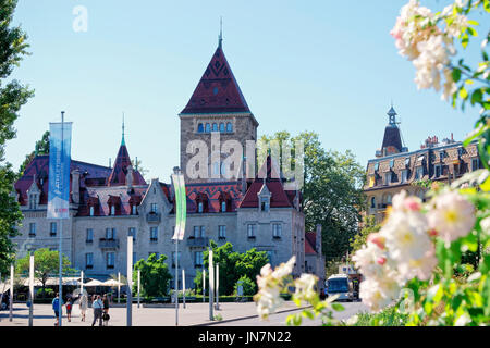 Lausanne, Schweiz - 26. August 2016: Menschen am Schloss Ouchy in Lausanne, Schweiz. Stockfoto