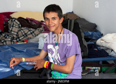 München-Deutschland-September 22, 2015 junge aus Syrien in die erste Auffanglager für Flüchtlinge in Riem, München Stockfoto