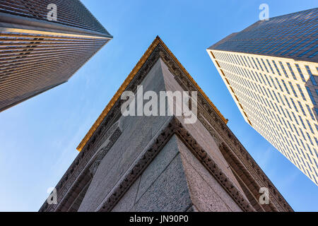 Boston, USA - 29. April 2015: Wolkenkratzer im Bankenviertel in der Innenstadt von Boston in Massachusetts, USA. Stockfoto