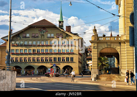 Bern, Schweiz - 31. August 2016: Menschen am Casinoplatz in Bern, Bern-Mittelland Bezirk, Schweiz. Stockfoto
