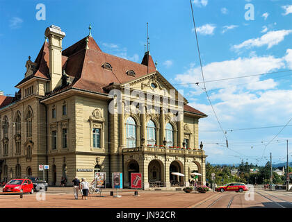 Bern, Schweiz - 31. August 2016: Casino Gebäude in Bern, Bern-Mittelland Bezirk, Schweiz. Menschen auf der Straße Stockfoto