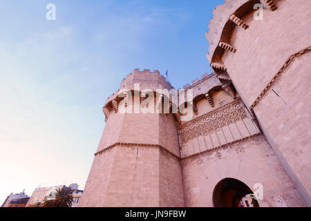 Serrano-Türme (Torres de Serrano) in der Stadt Valencia, Spanien. Stockfoto