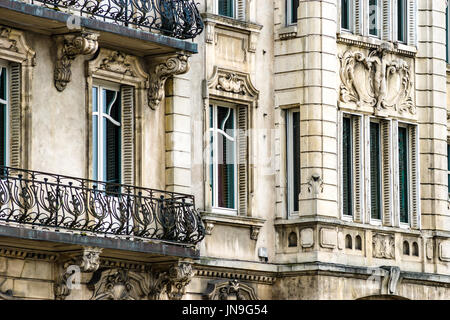Altes, aber renoviert Fenster im historischen Teil von Bruxelles, Belgien Stockfoto