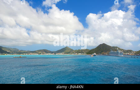 Simpson Bay und Great Bay - Philipsburg St. Maarten (St. Martin) - Karibik Tropeninsel Stockfoto