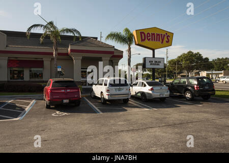 Denny's Restaurant befindet sich in Leesburg, Florida USA Stockfoto