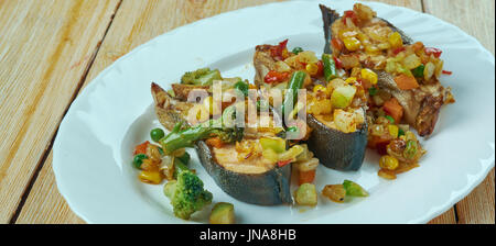 Geschwärzt Lachs mit Salsa, tiefen Süden Cajun Spice. Stockfoto