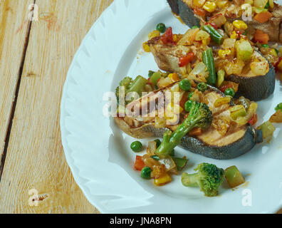 Geschwärzt Lachs mit Salsa, tiefen Süden Cajun Spice. Stockfoto