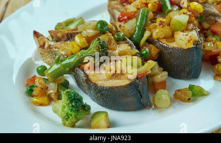 Geschwärzt Lachs mit Salsa, tiefen Süden Cajun Spice. Stockfoto