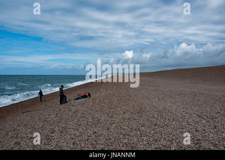 Angeln am Chesil Beach, Weymouth, Dorset. Stockfoto