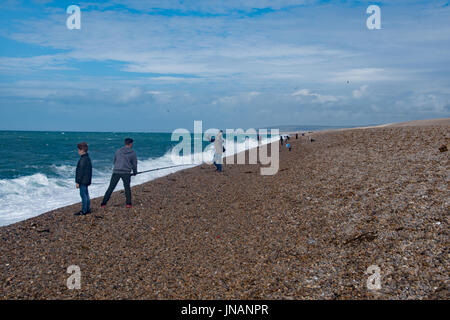 Angeln am Chesil Beach, Weymouth, Dorset. Stockfoto