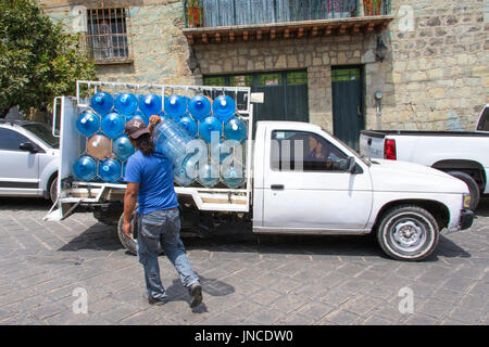 Mineralwasser-Distributor in Oaxaca, Mexiko Stockfoto