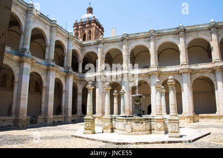 Hof, Museo de Las Culturas de Oaxaca, Museum der Kulturen der Oaxaca, ehemaliges Kloster, Oaxaca, Mexiko Stockfoto