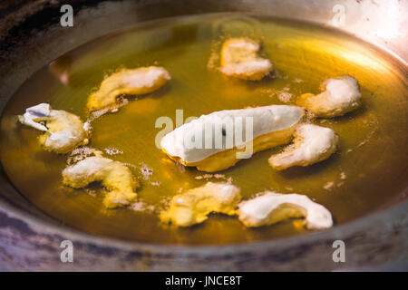 Tiefe Pfanne Shrimps und Chili bei Pez Taquaria in Oaxaca, Mexiko Stockfoto