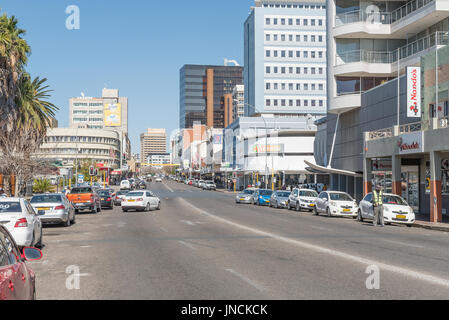 WINDHOEK, NAMIBIA - 17. Juni 2017: Eine Ansicht der Independence Avenue in Windhoek, der Hauptstadt von Namibia Stockfoto