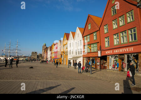 Historische bunt, Holz- Lagerhallen auf Bryggen, Bergen, Norwegen, Skandinavien, Europa Stockfoto