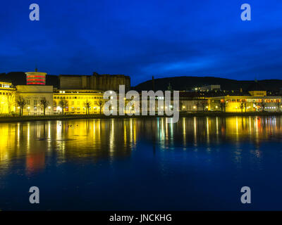 Lille Lungegardsvannet oder Smalungeren ist eine kleine 5 Hektar großen See im Zentrum der Stadt Bergen in der Grafschaft Hordaland bei Nacht, Norwegen Stockfoto