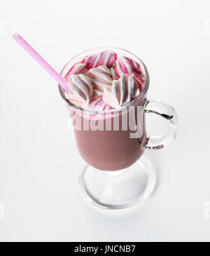 Heißes Kakaogetränk mit Marshmallow in eine Glasschale Stockfoto