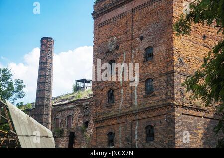 eine alte Fabrik-Anlage und den Schornstein Stockfoto