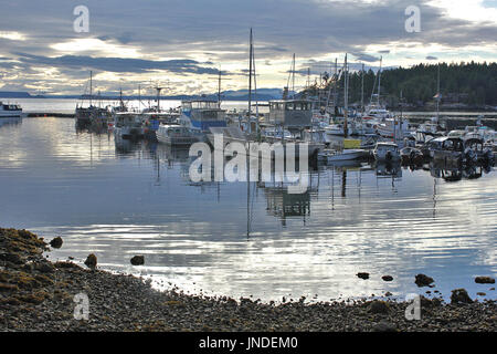 Hafen und Boote im Yachthafen in Lund an der Sunshine Coast in British Columbia Stockfoto