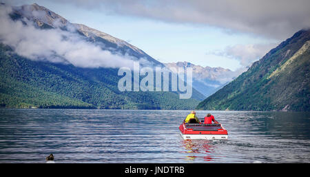 NELSON LAKES, NEW ZEALAND - 19.07.2016: die berühmte Nelson Lakes National Park in der Wintersaison von Neuseeland zu erkunden. Stockfoto