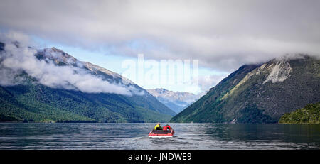 NELSON LAKES, NEW ZEALAND - 19.07.2016: die berühmte Nelson Lakes National Park in der Wintersaison von Neuseeland zu erkunden. Stockfoto