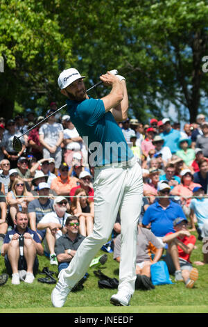 Oakville, Ontario, Kanada. 29. Juli 2017. Dustin Johnson (USA) Abschlag am ersten Loch während der dritten Runde der RBC Canadian Open im Glen Abbey Golf Club in Oakville, Ontario, Kanada. Daniel Lea/CSM/Alamy Live-Nachrichten Stockfoto