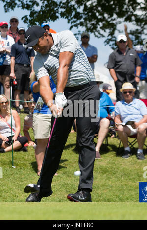 Oakville, Ontario, Kanada. 29. Juli 2017. Morgan Hoffmann (USA) Abschlag am ersten Loch während der dritten Runde der RBC Canadian Open im Glen Abbey Golf Club in Oakville, Ontario, Kanada. Daniel Lea/CSM/Alamy Live-Nachrichten Stockfoto