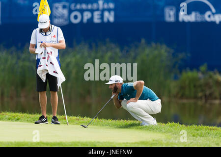 Oakville, Ontario, Kanada. 29. Juli 2017. Dustin Johnson (USA) einen Überblick über das 18. grün während der dritten Runde der RBC Canadian Open im Glen Abbey Golf Club in Oakville, Ontario, Kanada. Daniel Lea/CSM/Alamy Live-Nachrichten Stockfoto