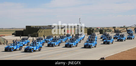 Zhurihe. 30. Juli 2017. Foto aufgenommen am 30. Juli 2017 zeigt eine Formation des Marine Corps während einer Militärparade am Zhurihe Training base im Nordchinas autonomen Region Innere Mongolei. China am Sonntag statt eine große Militärparade anlässlich der 90. Jahrestag der Gründung der Befreiung-Armee der Leute. Bildnachweis: Zha Chunming/Xinhua/Alamy Live-Nachrichten Stockfoto