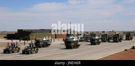 Zhurihe. 30. Juli 2017. Foto aufgenommen am 30. Juli 2017 zeigt eine Formation von militärische Drohnen während einer Militärparade am Zhurihe Training base im Nordchinas autonomen Region Innere Mongolei. China am Sonntag statt eine große Militärparade anlässlich der 90. Jahrestag der Gründung der Befreiung-Armee der Leute. Bildnachweis: Zha Chunming/Xinhua/Alamy Live-Nachrichten Stockfoto