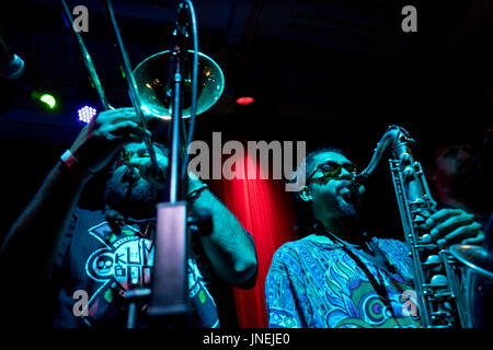 London, UK. 29. Juli 2017. Chico Trujillo erklingt in der Rich Mix in London, Vereinigtes Königreich. Bildnachweis: Julio Etchart/Alamy Live-Nachrichten Stockfoto