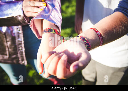 27. Juli 2017 - Festival Besucher auf Website ankommen an YNOT Festival, 2017, Matlock, UK Credit: Myles Wright/ZUMA Draht/Alamy Live News Stockfoto