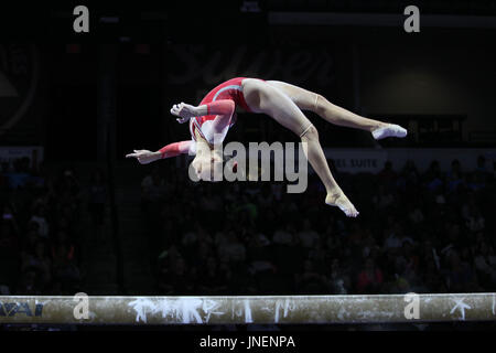 Hoffman Estates, IL, USA. 29. Juli 2016. Turnerin Alyona Schennikova konkurriert in der senior Wettbewerb bei der 2017 US Classic im Sears Centre in Hoffman Estates, IL. Schennikova gewann den Mehrkampf. Melissa J. Perenson/CSM/Alamy Live-Nachrichten Stockfoto